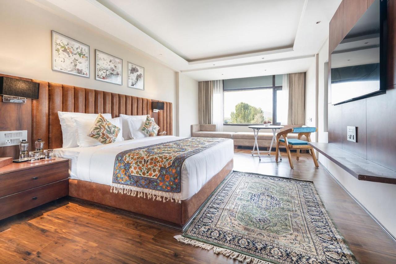 Hotel 11 Boulevard ศรีนาการ์ ภายนอก รูปภาพ